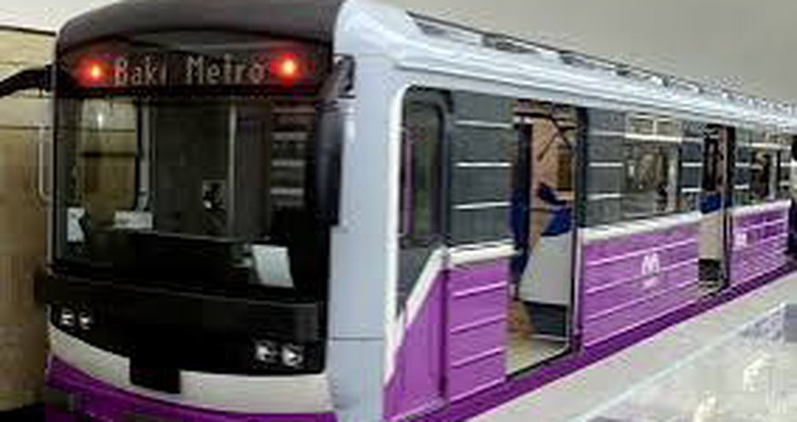 Bakı metrosunda sərnişin stansiya yoluna düşüb - Yenilənib Bakı metrosunda sərnişin stansiya yoluna düşüb - Yenilənib