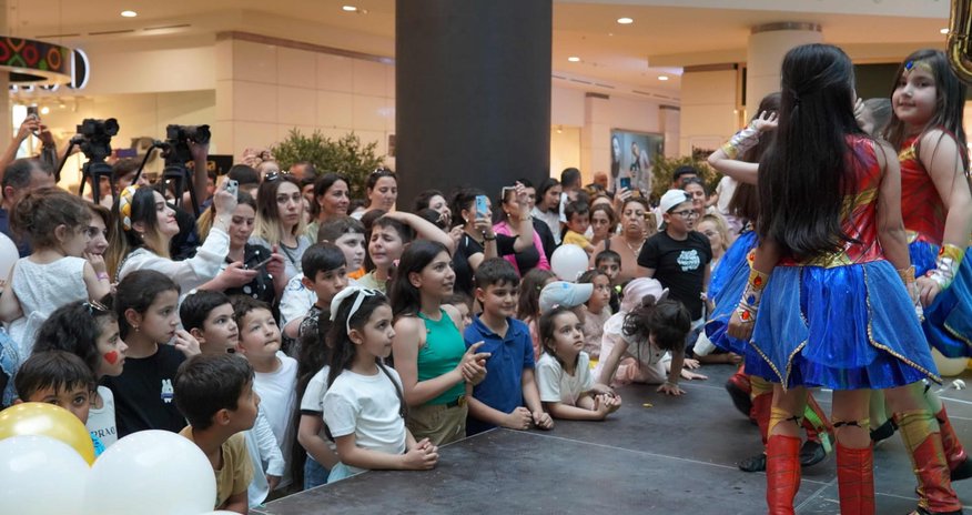 Berqa” “Park Bulvar”da uşaqlar üçün möhtəşəm əyləncə proqramı təşkil edib Berqa” “Park Bulvar”da uşaqlar üçün möhtəşəm əyləncə proqramı təşkil edib