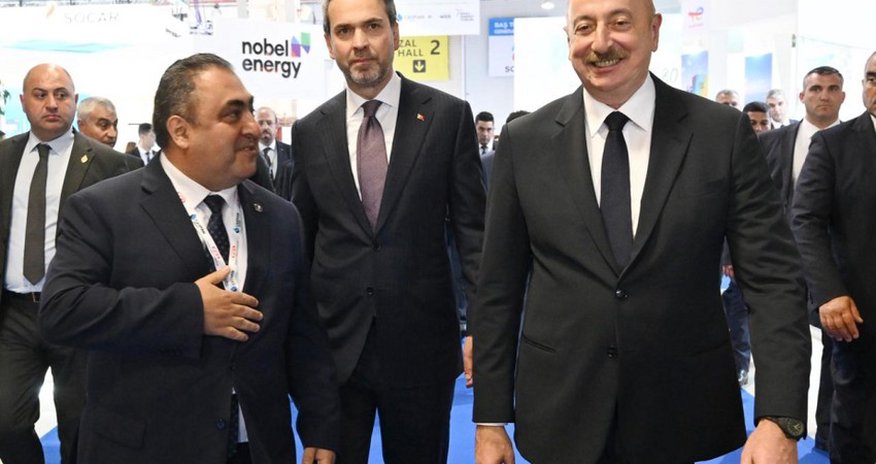 İlham Əliyevə “Caspian Energy” jurnalı təqdim edilib İlham Əliyevə “Caspian Energy” jurnalı təqdim edilib