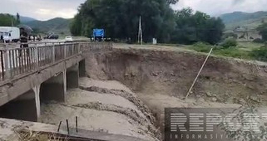 Qubada çay daşıb,evlərə və təsərrüfatlara ziyan dəyib Qubada çay daşıb,evlərə və təsərrüfatlara ziyan dəyib