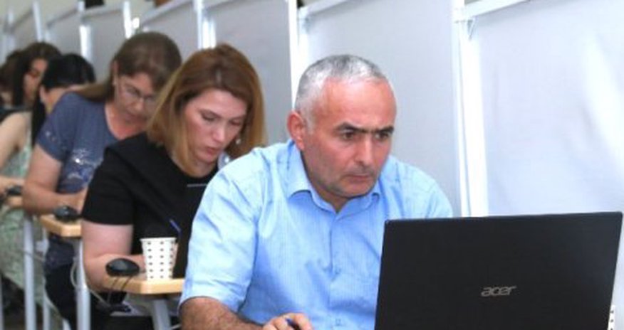 Ötən gün sertifikatlaşdırma imtahanında 38 müəllim maksimum bal toplayıb Ötən gün sertifikatlaşdırma imtahanında 38 müəllim maksimum bal toplayıb