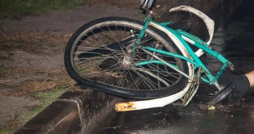 Velosipedçini maşın vurub Velosipedçini maşın vurub