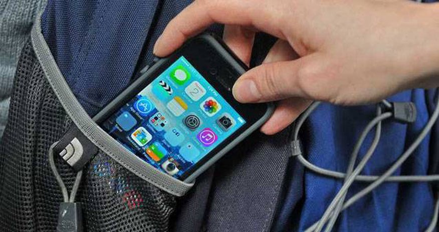 Çimərlikdə 6 min manatlıq telefon oğurlanıb Çimərlikdə 6 min manatlıq telefon oğurlanıb