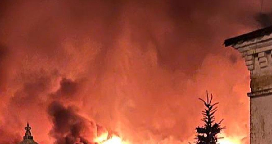 Пожар в Курской области после атаки беспилотника Пожар в Курской области после атаки беспилотника