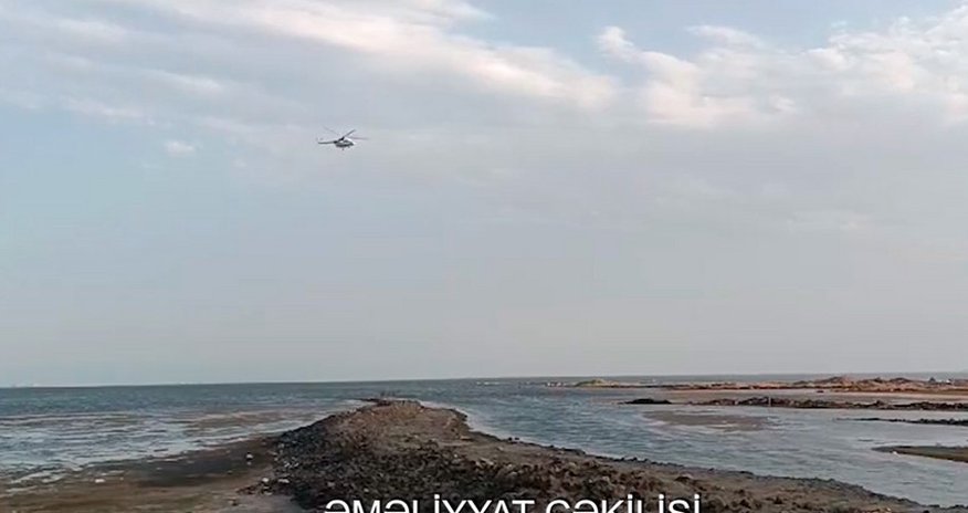 Dənizdə bir nəfər batıb, axtarışa helikopterlər cəlb olunub - Video Dənizdə bir nəfər batıb, axtarışa helikopterlər cəlb olunub - Video
