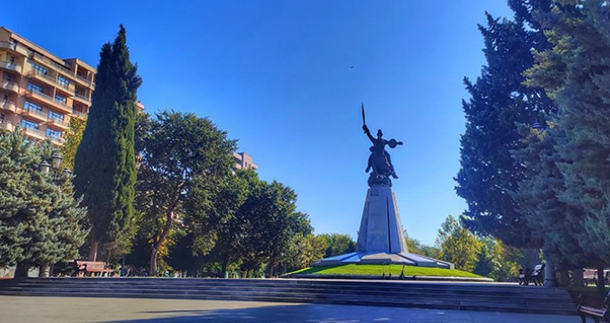 В Баку ребенка ударило током в парке В Баку ребенка ударило током в парке
