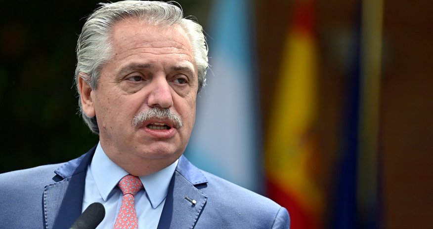 Keçmiş prezident arvadını döyməkdə ittiham olunur Keçmiş prezident arvadını döyməkdə ittiham olunur