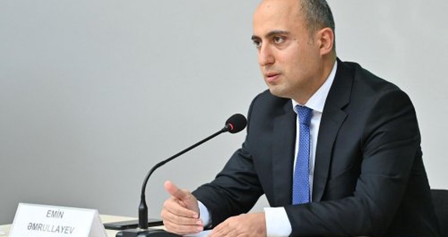 Rus bölməsində oxuyan şagirdlər öz tarixini ana dilində öyrənməlidir - Əmrullayev Rus bölməsində oxuyan şagirdlər öz tarixini ana dilində öyrənməlidir - Əmrullayev