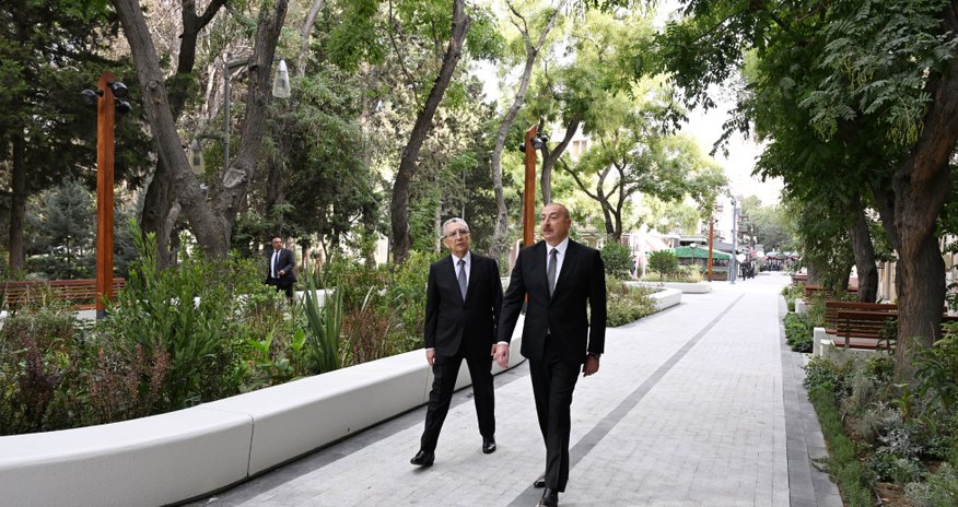 Prezident “Xəqani” bağında yenidənqurmadan sonra yaradılan şəraitlə tanış olub Prezident “Xəqani” bağında yenidənqurmadan sonra yaradılan şəraitlə tanış olub