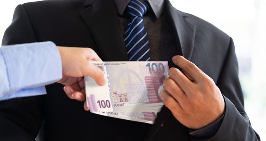 Sumqayıtda məktəb direktorunun şagirdlərdən pul tələb etməsi iddiası araşdırılır Sumqayıtda məktəb direktorunun şagirdlərdən pul tələb etməsi iddiası araşdırılır