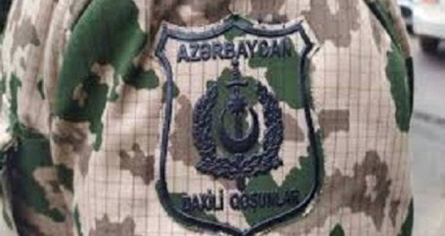 Yevlaxda hərbçilərin olduğu avtomobil qəzaya düşüb Yevlaxda hərbçilərin olduğu avtomobil qəzaya düşüb
