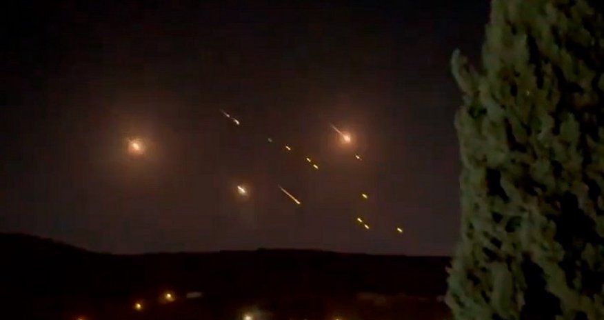 İran İsraili raket atəşinə tutub, ölənlər var - Yenilənir İran İsraili raket atəşinə tutub, ölənlər var - Yenilənir