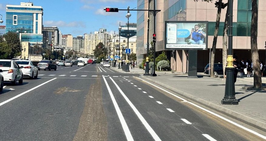 Bakının daha bir küçəsinə velosiped zolaqları çəkilib Bakının daha bir küçəsinə velosiped zolaqları çəkilib