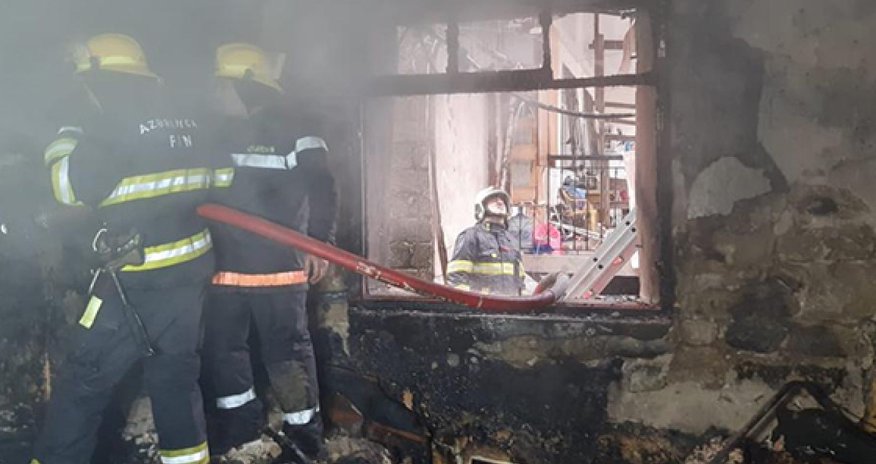 Bakıda yaşayış binasında yanğın olub Bakıda yaşayış binasında yanğın olub