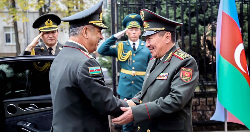 Министр обороны Азербайджана встретился с кыргызским коллегой Министр обороны Азербайджана встретился с кыргызским коллегой
