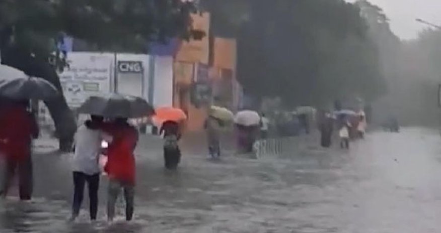 Hindistanda fırtınaya görə 600 min insan təxliyə edilib Hindistanda fırtınaya görə 600 min insan təxliyə edilib