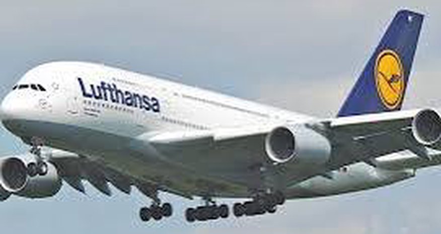 Almaniya təyyarəsi turbulentliyə düşüb, xəsarət alanlar var Almaniya təyyarəsi turbulentliyə düşüb, xəsarət alanlar var