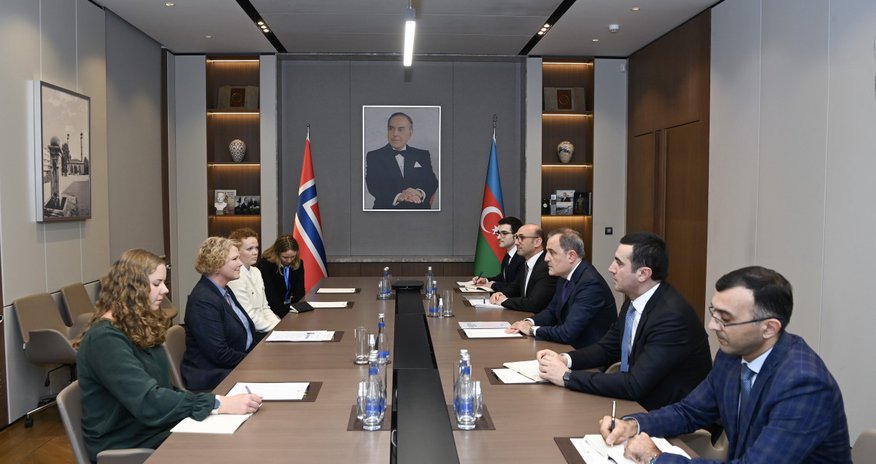 Ceyhun Bayramov norveçli nazirlə görüşüb Ceyhun Bayramov norveçli nazirlə görüşüb