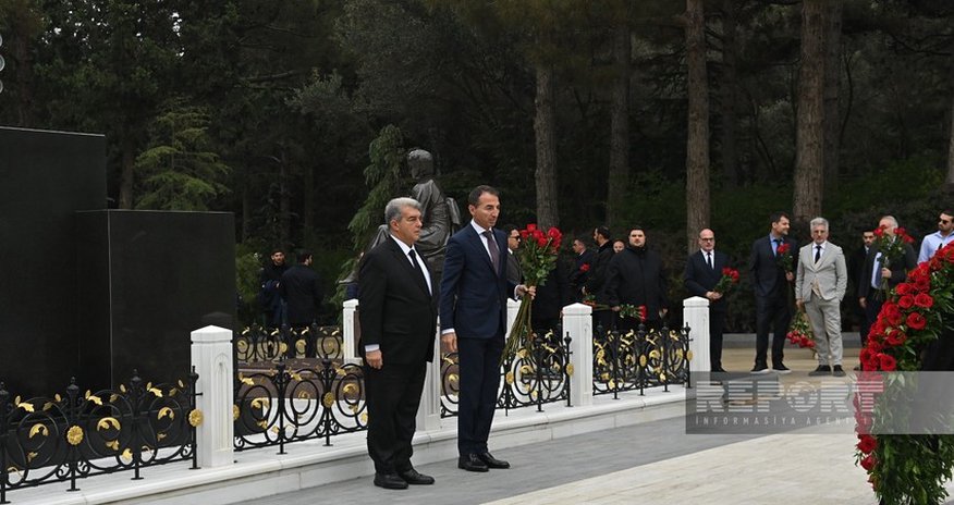 Президент "Барселоны" посетил могилу великого лидера Гейдара Алиева Президент "Барселоны" посетил могилу великого лидера Гейдара Алиева