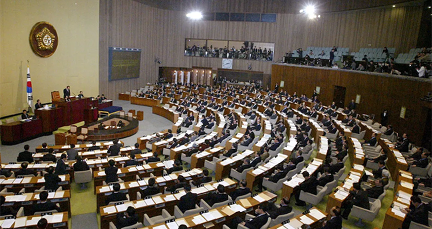 Parlament Cənubi Koreya liderinin qərarını ləğv edib Parlament Cənubi Koreya liderinin qərarını ləğv edib