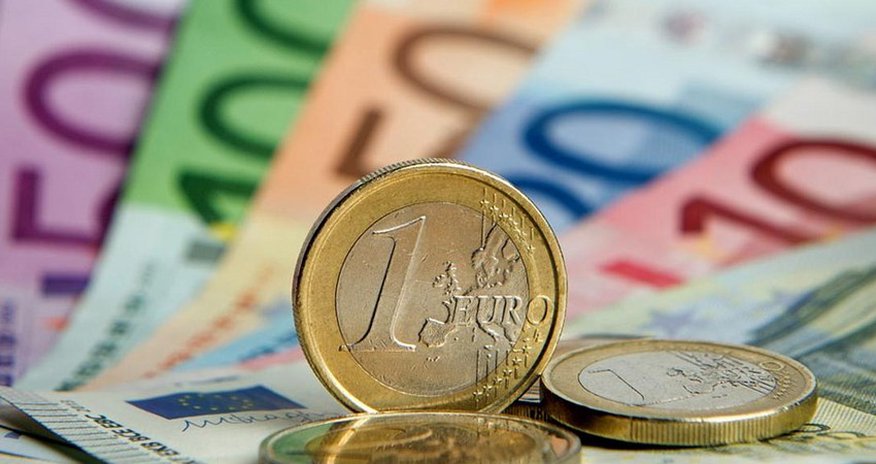 Italy's largest bank to restrict euro payments from Russia to EU Italy's largest bank to restrict euro payments from Russia to EU