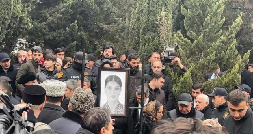 Qəzada həlak olan ekipaj üzvləri dəfn edilir - Canlı yayım Qəzada həlak olan ekipaj üzvləri dəfn edilir - Canlı yayım