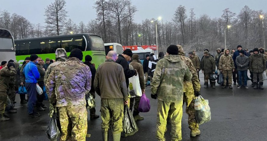 Россия и Украина провели обмен пленными по формуле 150 на 150 Россия и Украина провели обмен пленными по формуле 150 на 150