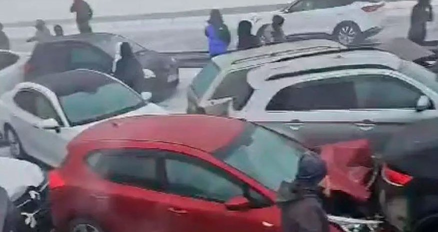 В Казахстане около 40 автомобилей столкнулись на трассе из-за метели В Казахстане около 40 автомобилей столкнулись на трассе из-за метели