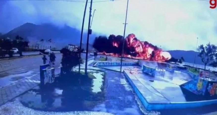 Daha bir ölkədə təyyarə qəzası olub - Video Daha bir ölkədə təyyarə qəzası olub - Video