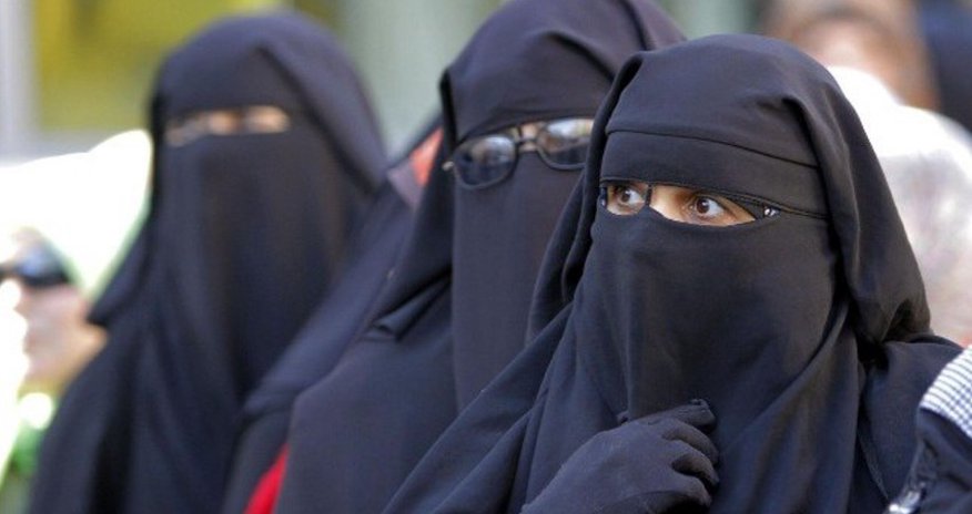 Bu ölkədə ictimai yerlərdə üzü örtən geyimlər qadağan edilib Bu ölkədə ictimai yerlərdə üzü örtən geyimlər qadağan edilib