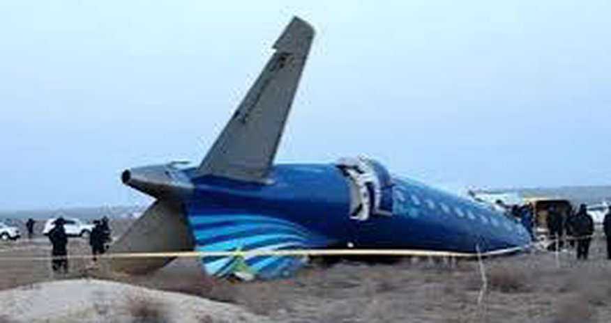 При крушении самолета AZAL огонь уничтожил части фюзеляжа и кабины пилотов При крушении самолета AZAL огонь уничтожил части фюзеляжа и кабины пилотов