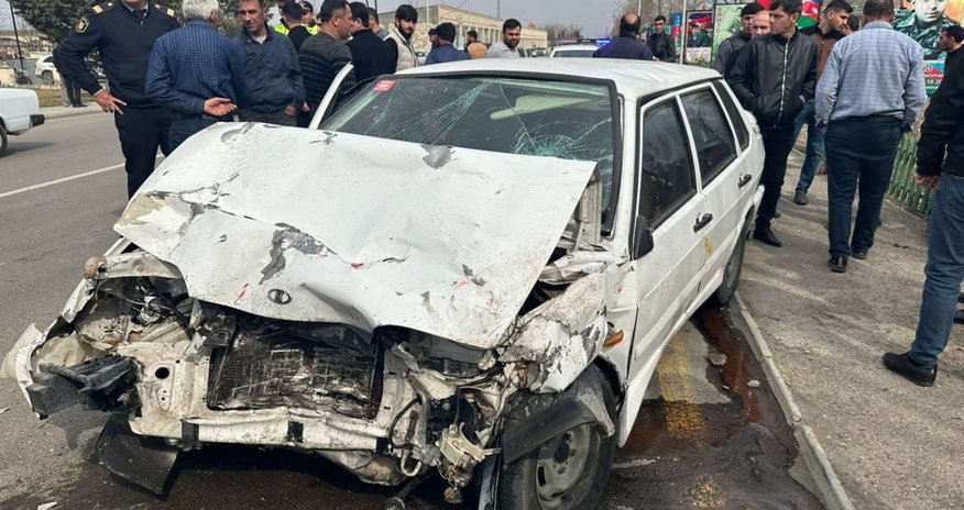 Biləsuvarda "VAZ" "Mercedes"lə toqquşub - Yaralılar var Biləsuvarda "VAZ" "Mercedes"lə toqquşub - Yaralılar var