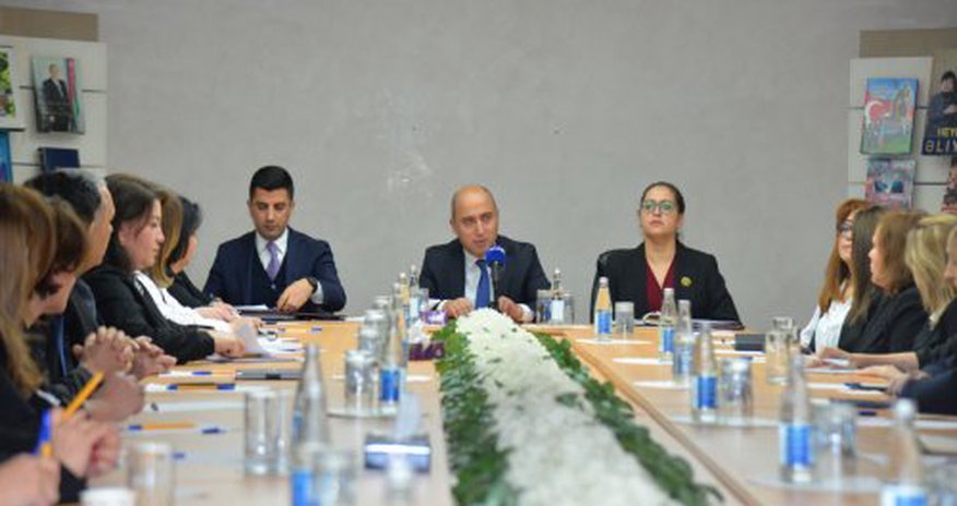 Nazirlik məktəb direktorlarının səlahiyyətlərinin artırılmasını istəyir Nazirlik məktəb direktorlarının səlahiyyətlərinin artırılmasını istəyir