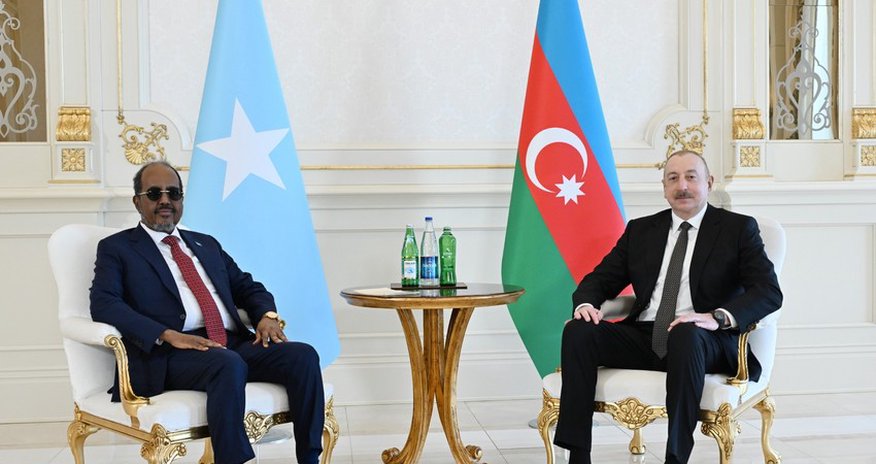 Əliyev Somali prezidenti ilə təkbətək görüşüb Əliyev Somali prezidenti ilə təkbətək görüşüb