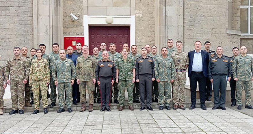 Мобильная тренинговая группа НАТО проводит курс в Баку Мобильная тренинговая группа НАТО проводит курс в Баку