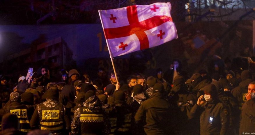 Массовые штрафы протестующим в Грузии Массовые штрафы протестующим в Грузии