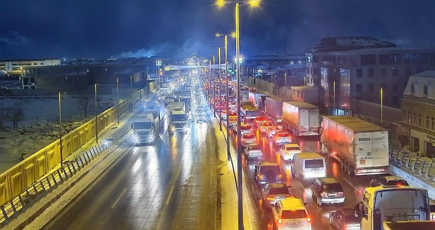 На некотороых улицах столицы из-за ДТП возникли заторы На некотороых улицах столицы из-за ДТП возникли заторы