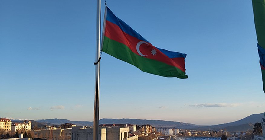 Qarabağın 3 rayonunda bayraqlar yarıyadək endirilib Qarabağın 3 rayonunda bayraqlar yarıyadək endirilib