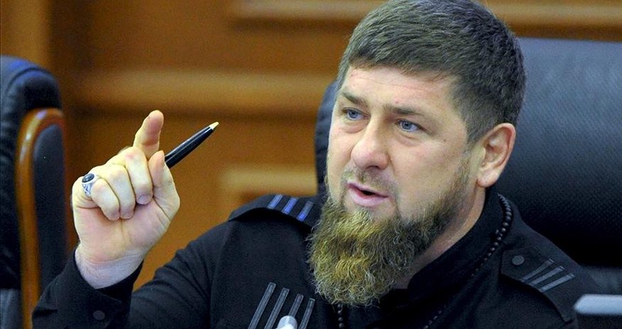 Кадыров наградил выживших членов экипажа сбитого самолета AZAL Кадыров наградил выживших членов экипажа сбитого самолета AZAL
