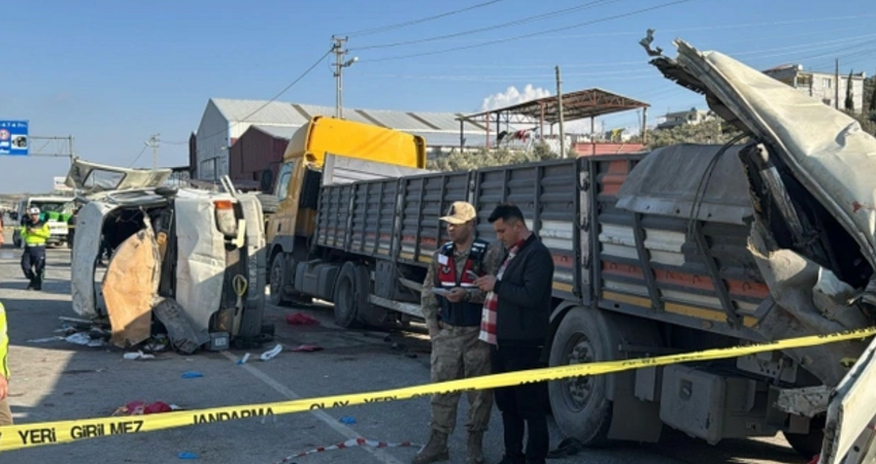 Türkiyədə yol qəzası olub, ölən və yaralananlar var Türkiyədə yol qəzası olub, ölən və yaralananlar var