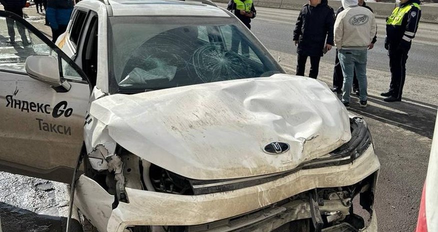 В Казани водитель такси сбил 11 человек на остановке В Казани водитель такси сбил 11 человек на остановке