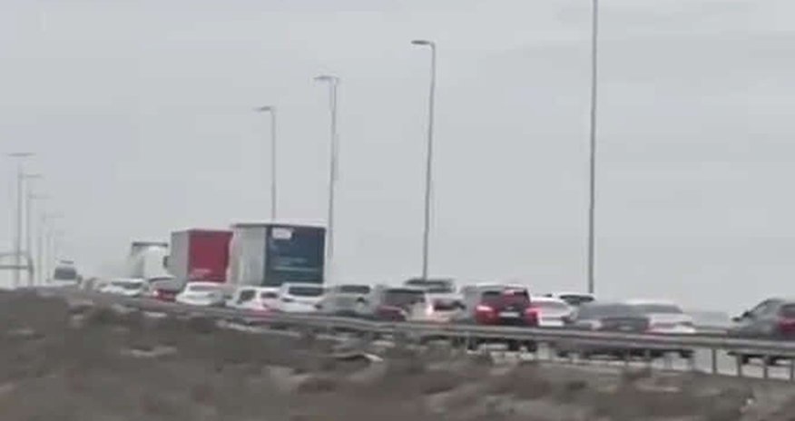 Bakı-Qazax yolunda böyük tıxac yaranıb - Video Bakı-Qazax yolunda böyük tıxac yaranıb - Video