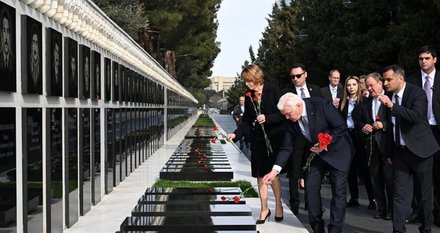 Almaniya prezidenti Şəhidlər Xiyabanını ziyarət edib Almaniya prezidenti Şəhidlər Xiyabanını ziyarət edib