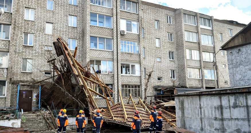 В Красноярском крае более 75 тыс. человек остались без света из-за урагана В Красноярском крае более 75 тыс. человек остались без света из-за урагана