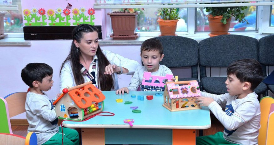 Bağçalarda tərbiyəçi-müəllimlərin yerdəyişməsi müsabiqəsi başlayır Bağçalarda tərbiyəçi-müəllimlərin yerdəyişməsi müsabiqəsi başlayır