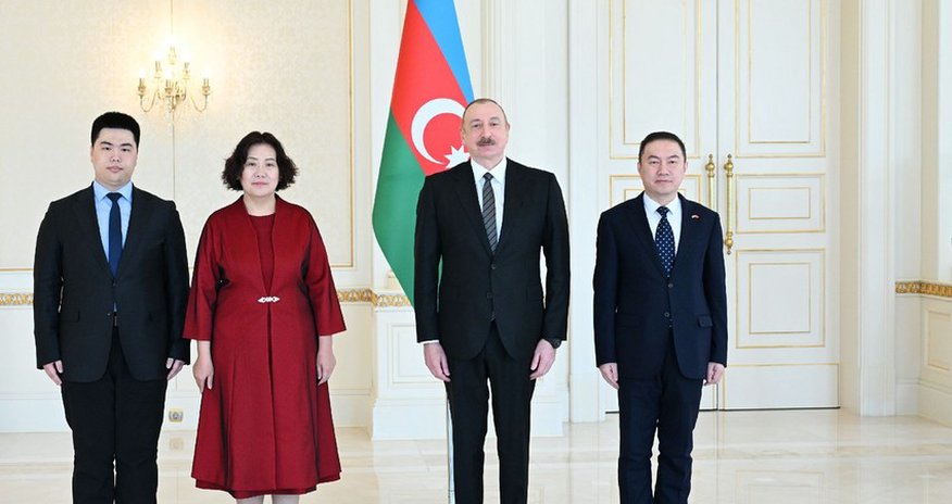 Ильхам Алиев принял верительные грамоты посла Китая Ильхам Алиев принял верительные грамоты посла Китая