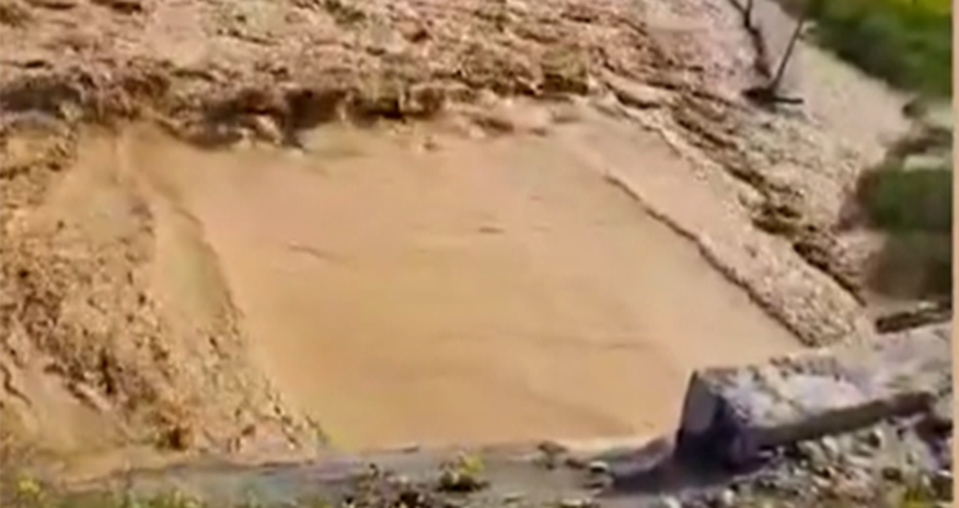 Ödənişli yolu da su basıb- Video Ödənişli yolu da su basıb- Video