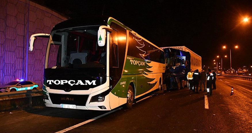 В Турции в ДТП пострадали 13 человек В Турции в ДТП пострадали 13 человек