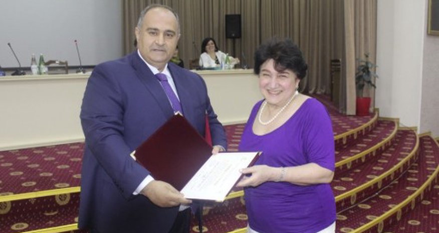 Slavyan universitetinin professoru evində ölü tapılıb Slavyan universitetinin professoru evində ölü tapılıb