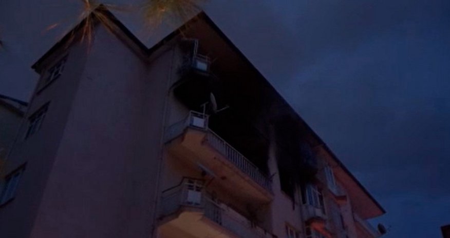 В Турции 11 человек отравились дымом при пожаре в жилом доме В Турции 11 человек отравились дымом при пожаре в жилом доме